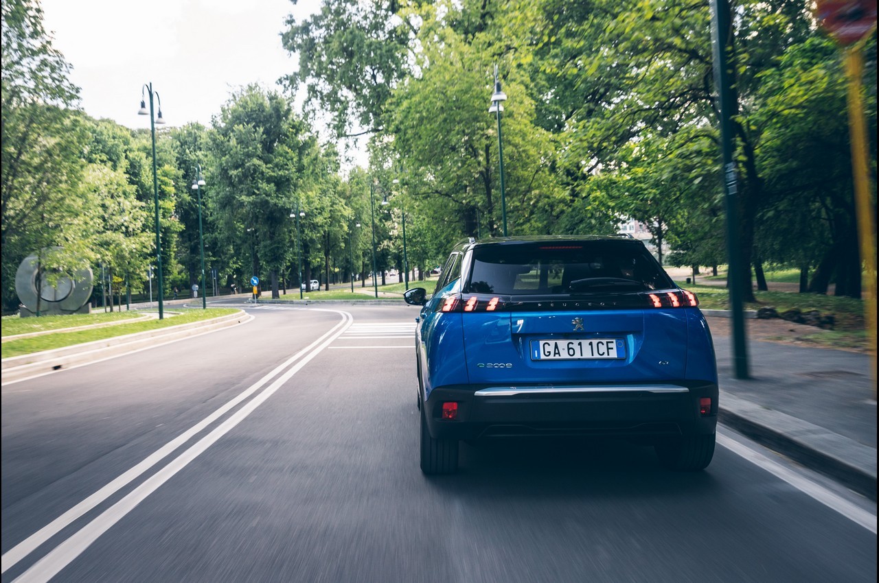 Peugeot e-208 ed e-2008 alla scoperta della Milano di Leonardo da Vinci