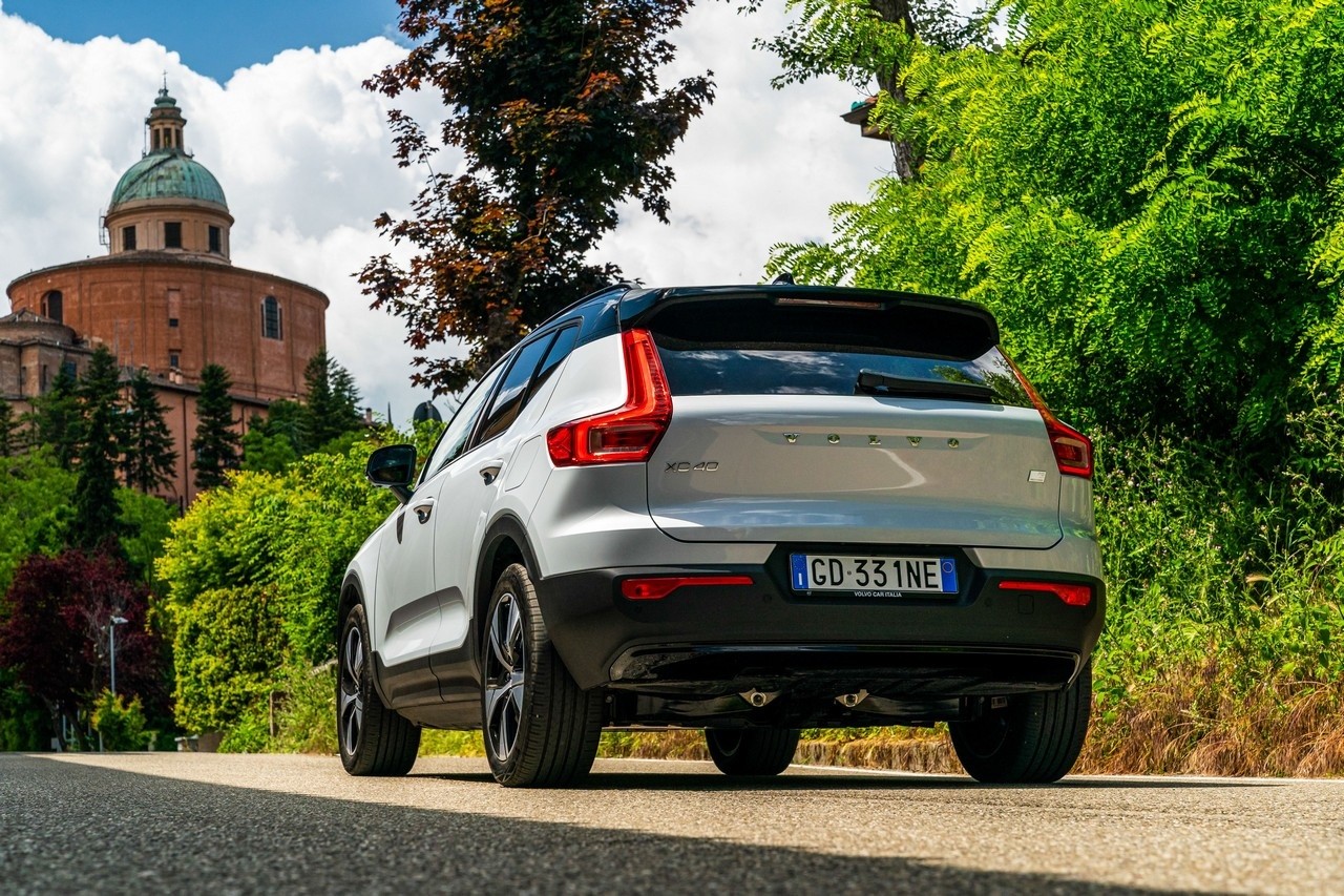 Volvo XC40 Recharge: immagini ufficiali e tecnologie di bordo