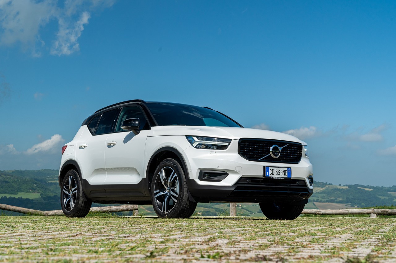 Volvo XC40 Recharge: immagini ufficiali e tecnologie di bordo