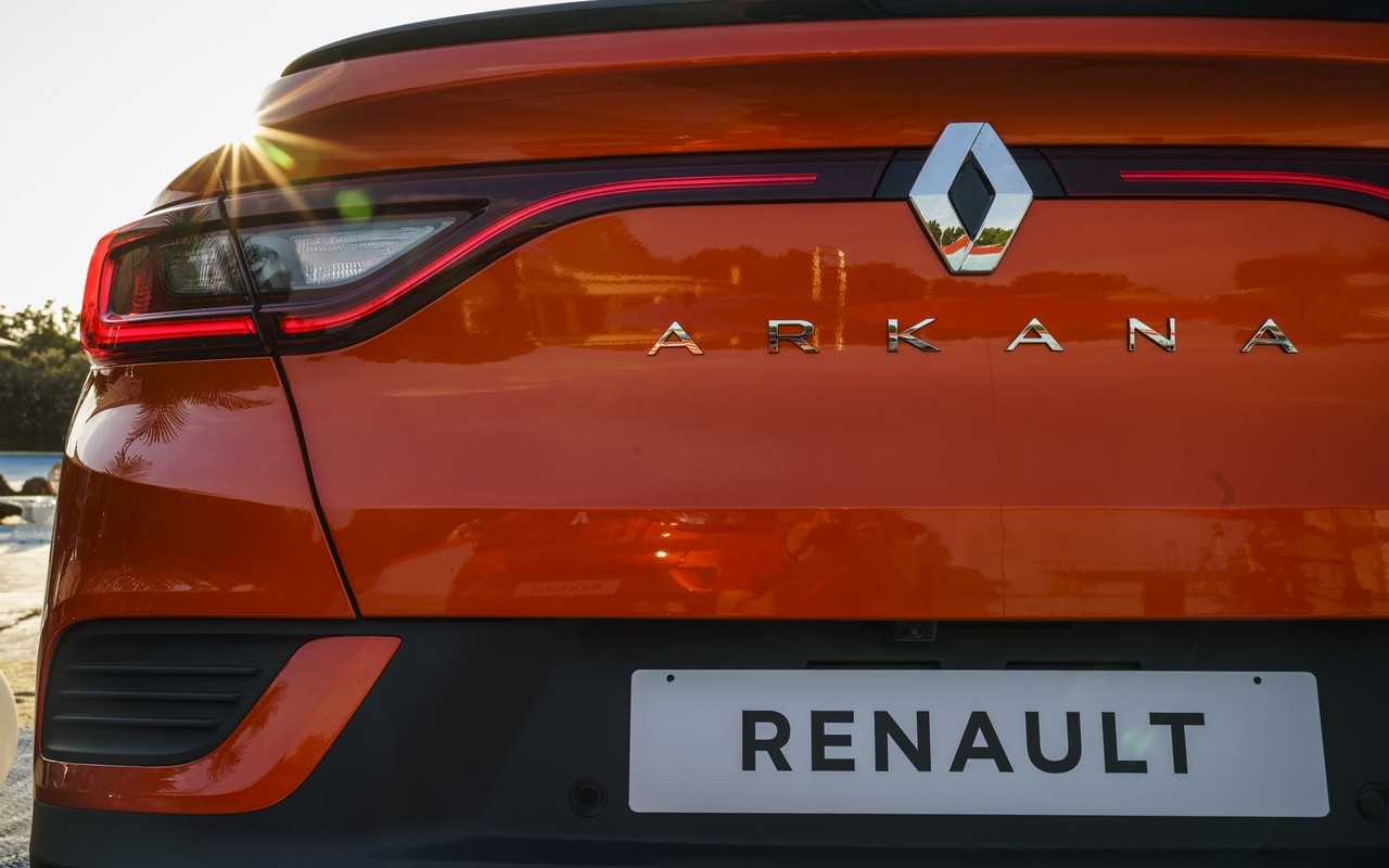 Renault Arkana E-TECH 145, nuove immagini ufficiali