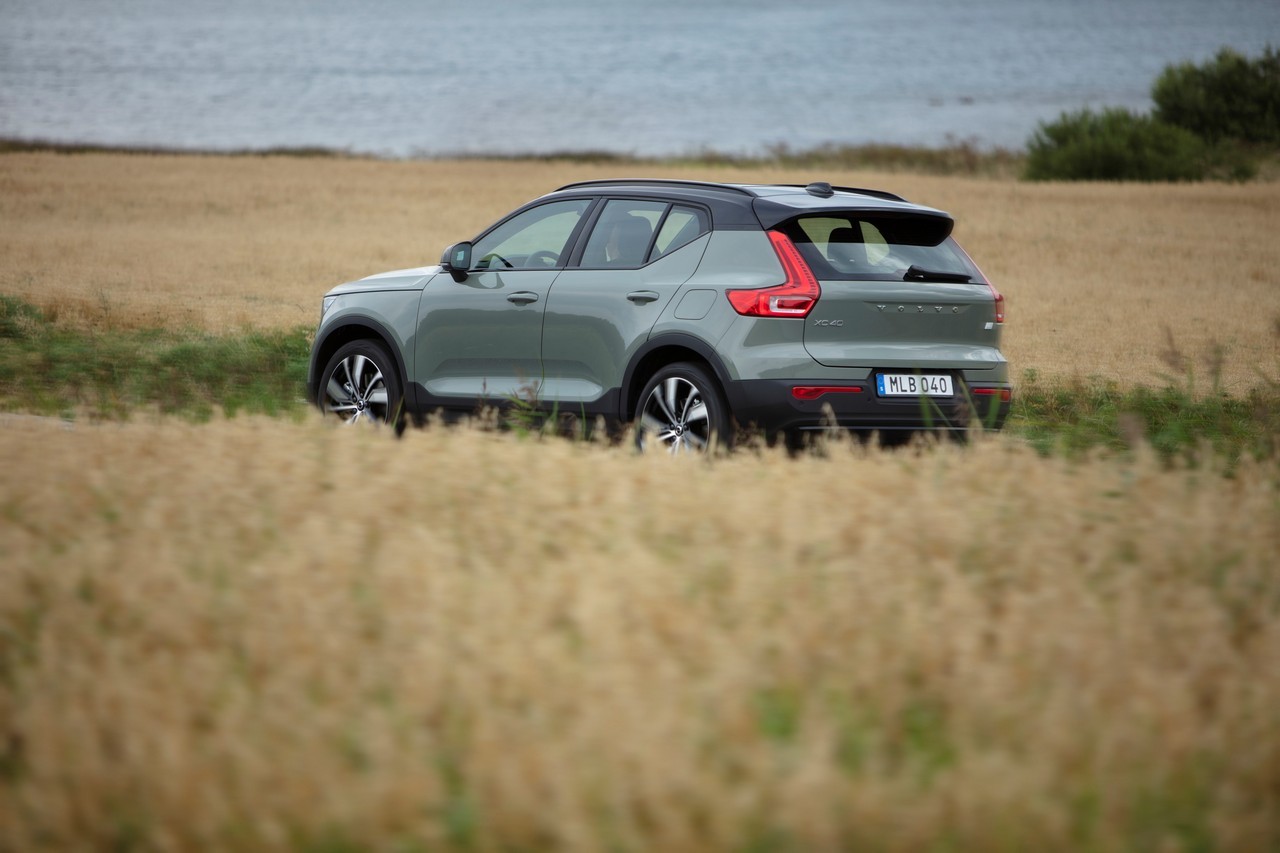 Volvo XC40 Recharge: immagini ufficiali e tecnologie di bordo