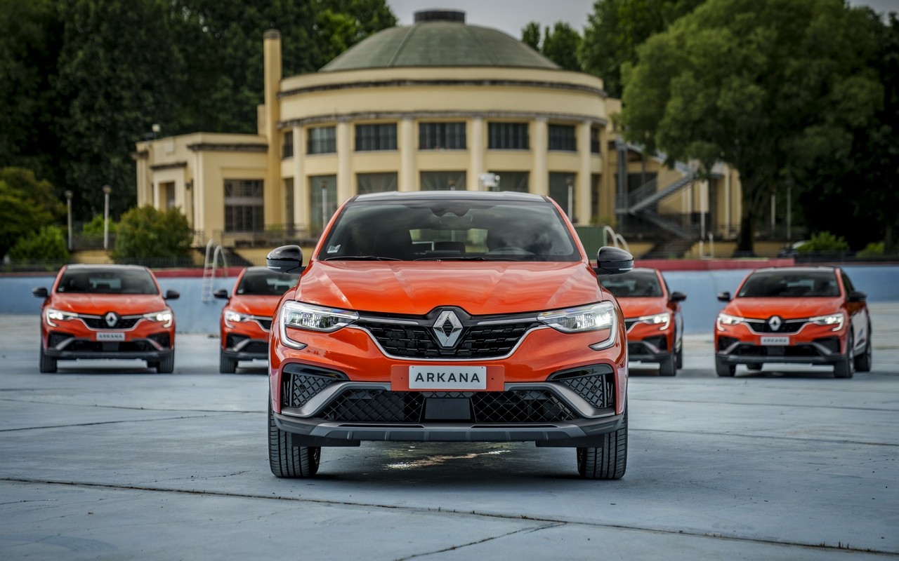 Renault Arkana E-TECH 145, nuove immagini ufficiali