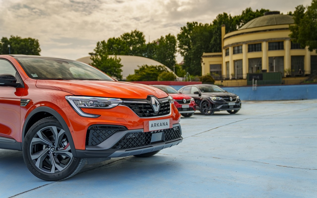 Renault Arkana E-TECH 145, nuove immagini ufficiali