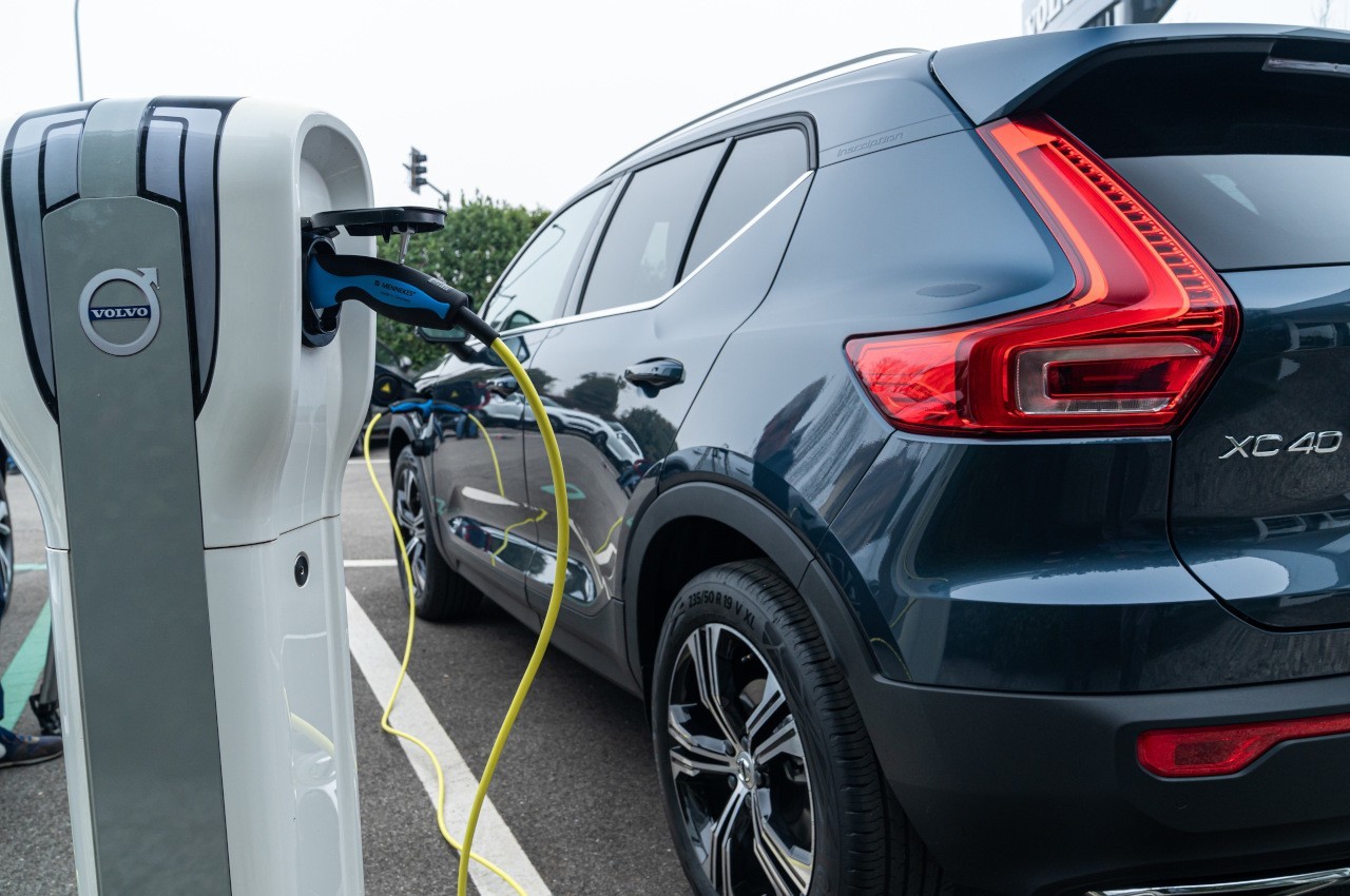 Volvo XC40 Recharge: immagini ufficiali e tecnologie di bordo