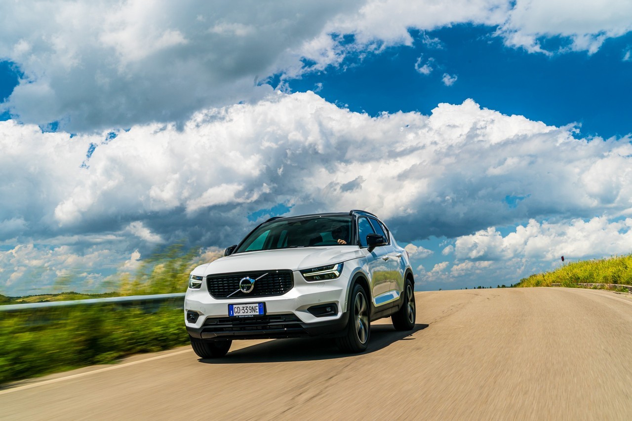 Volvo XC40 Recharge: immagini ufficiali e tecnologie di bordo