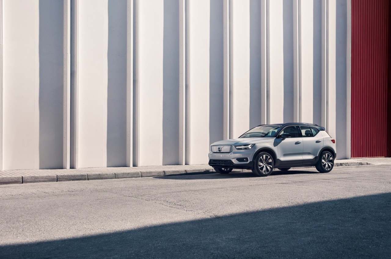 Volvo XC40 Recharge: immagini ufficiali e tecnologie di bordo