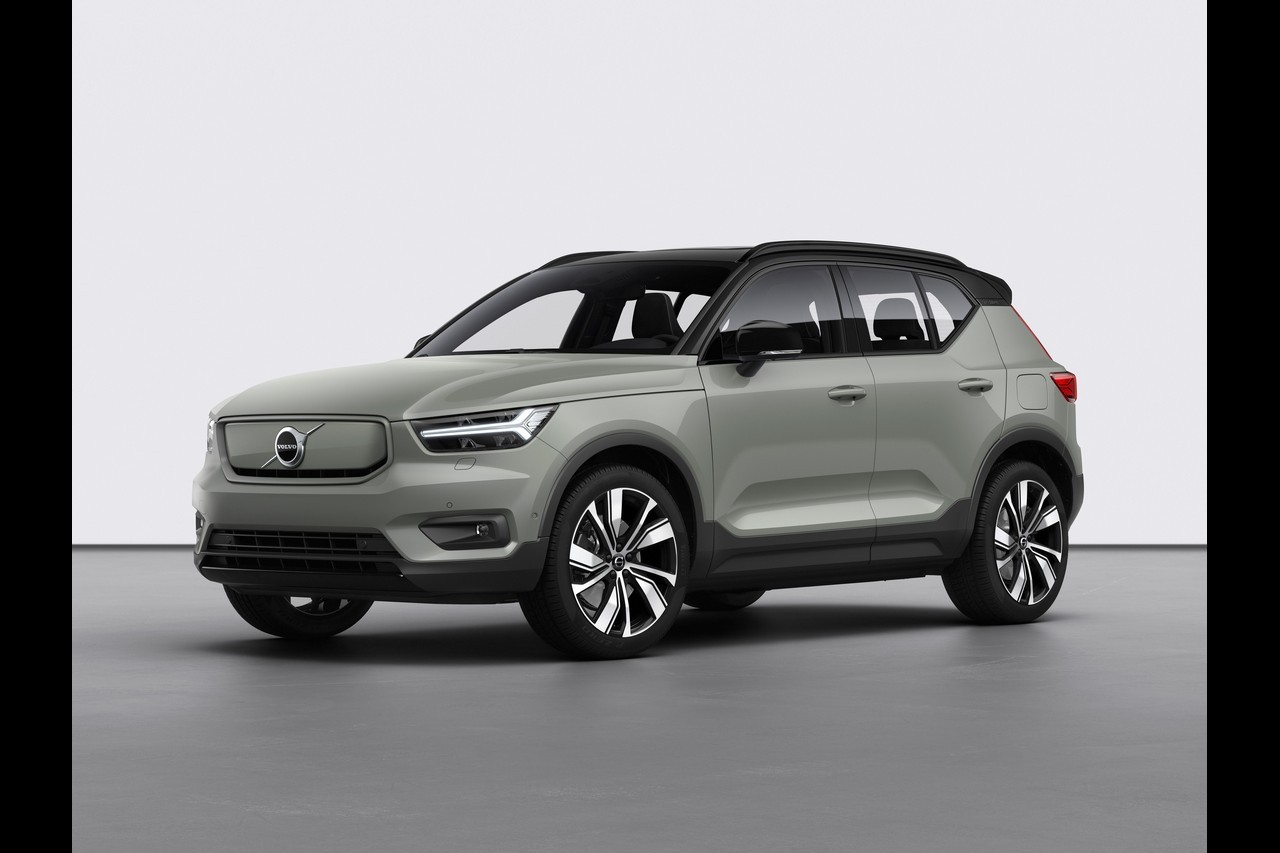 Volvo XC40 Recharge: immagini ufficiali e tecnologie di bordo