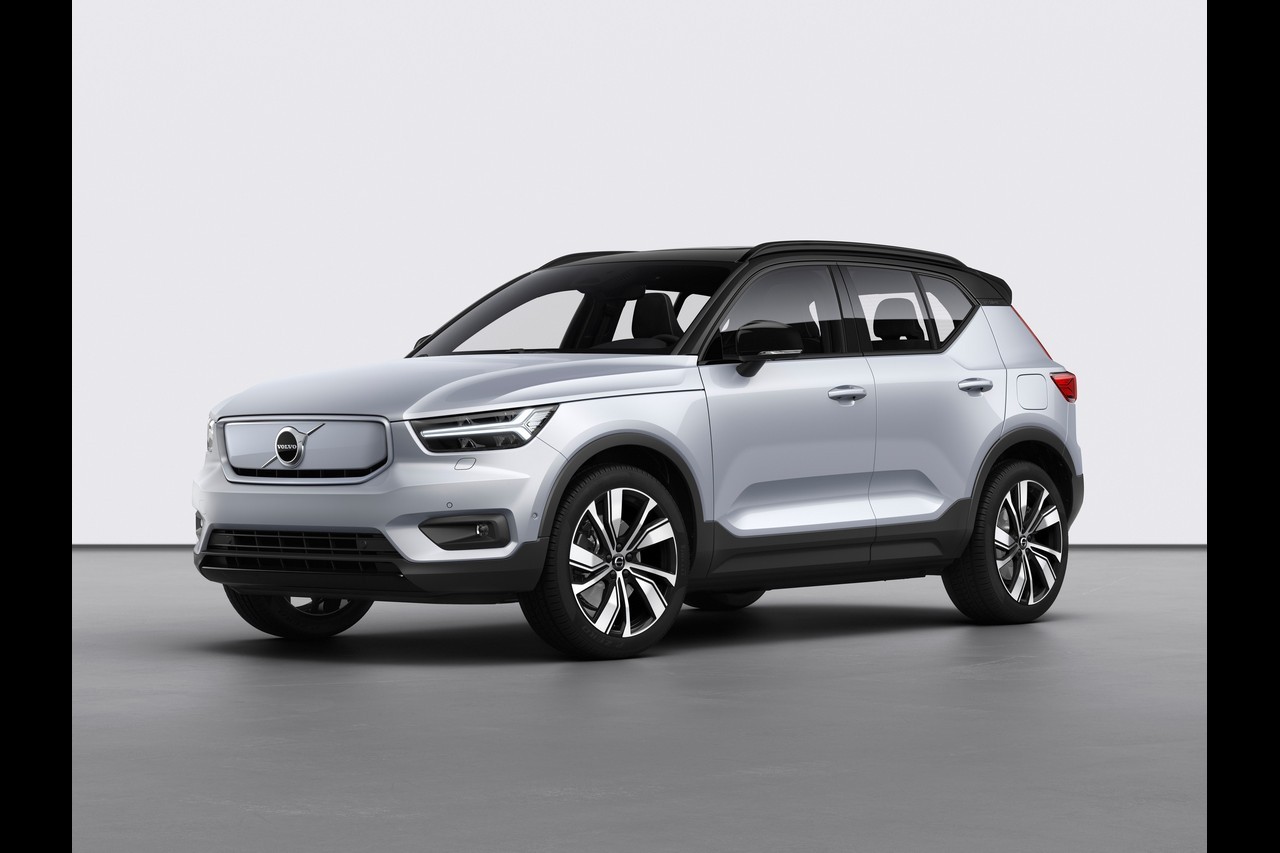 Volvo XC40 Recharge: immagini ufficiali e tecnologie di bordo