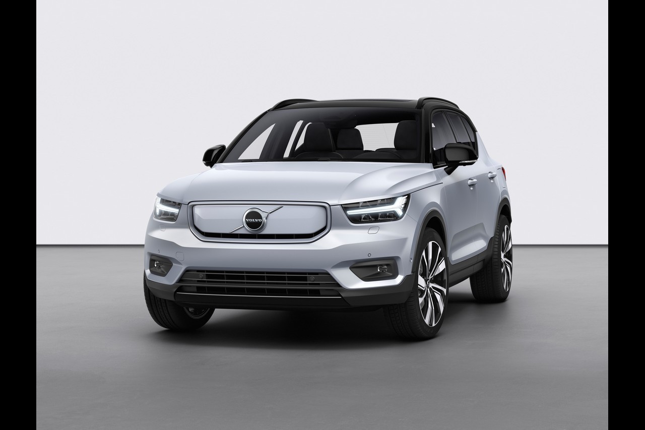 Volvo XC40 Recharge: immagini ufficiali e tecnologie di bordo