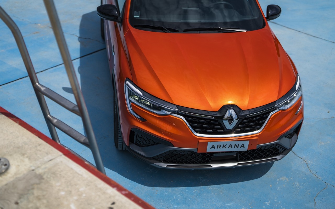 Renault Arkana E-TECH 145, nuove immagini ufficiali