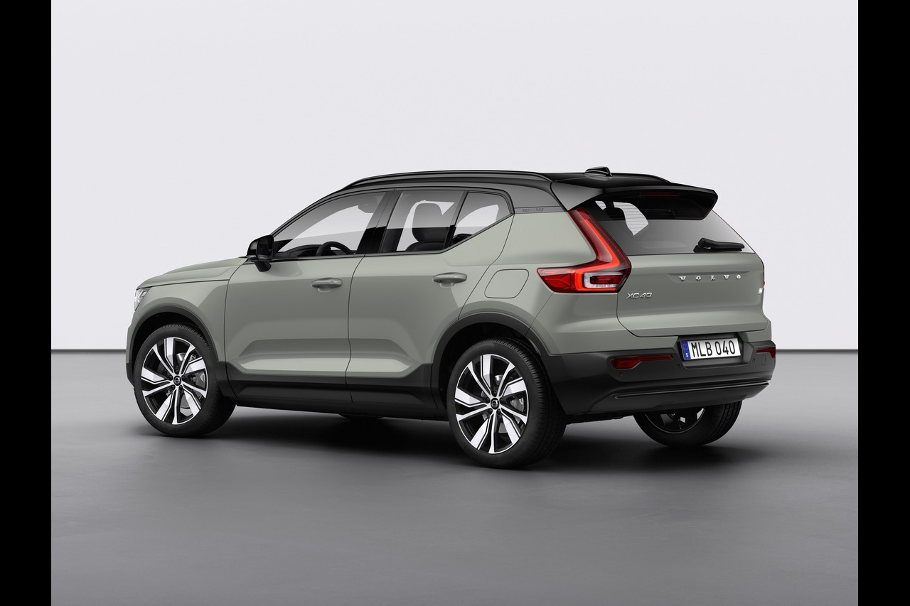 Volvo XC40 Recharge: immagini ufficiali e tecnologie di bordo