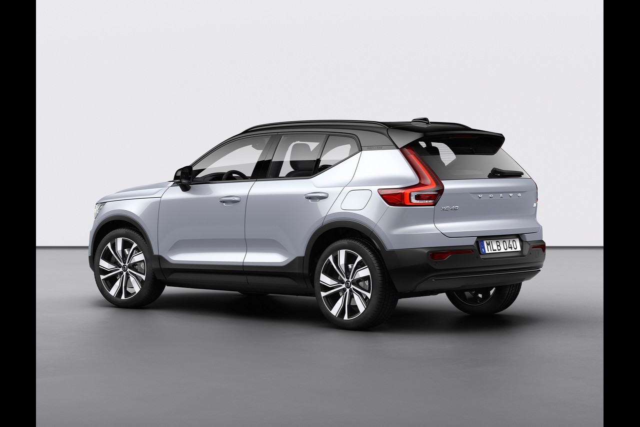 Volvo XC40 Recharge: immagini ufficiali e tecnologie di bordo