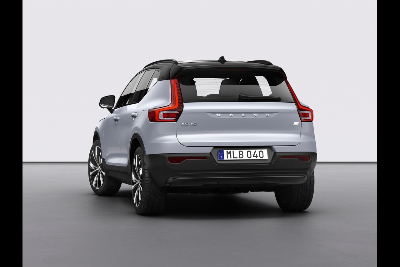 Volvo XC40 Recharge: immagini ufficiali e tecnologie di bordo