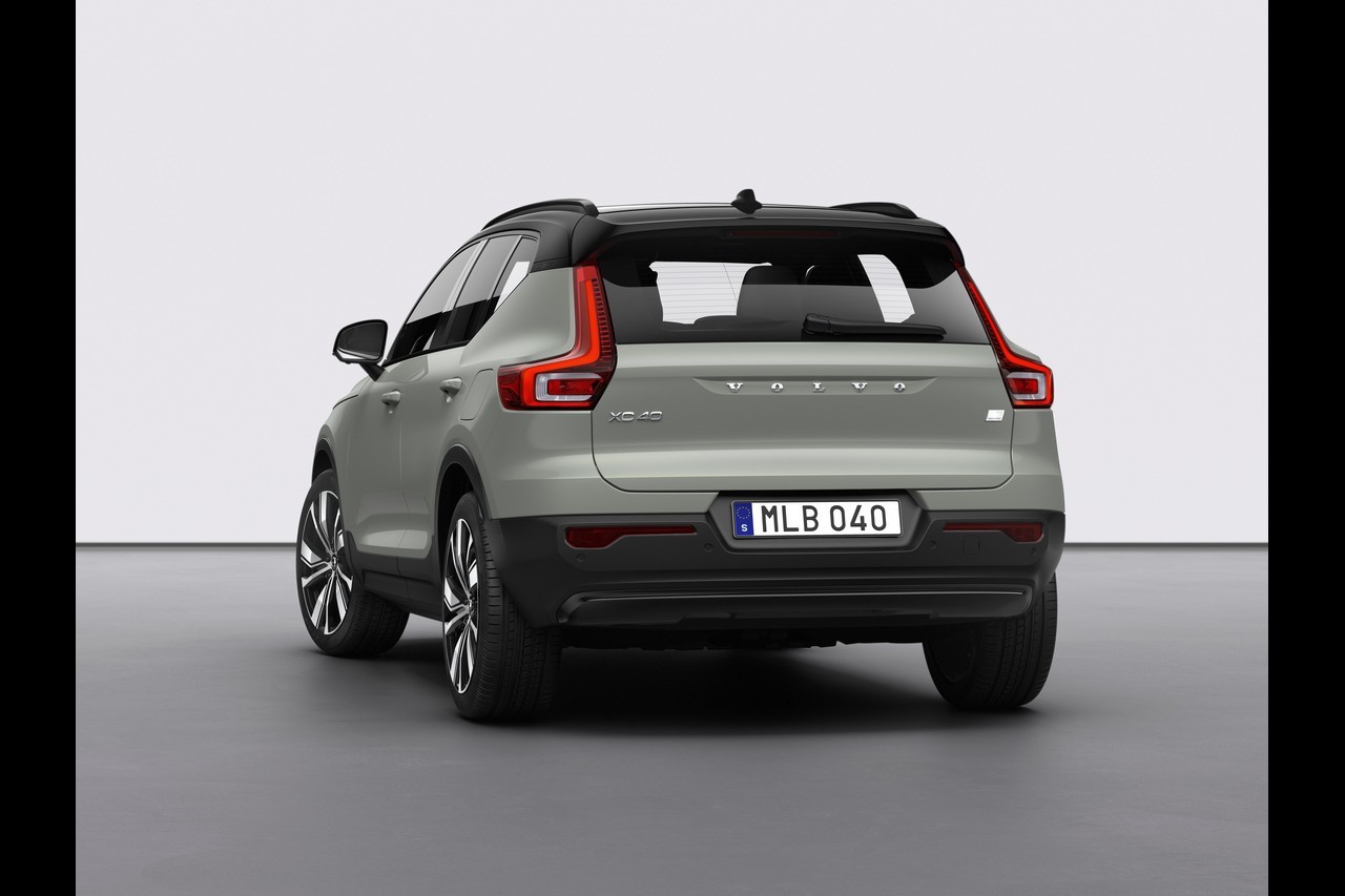 Volvo XC40 Recharge: immagini ufficiali e tecnologie di bordo