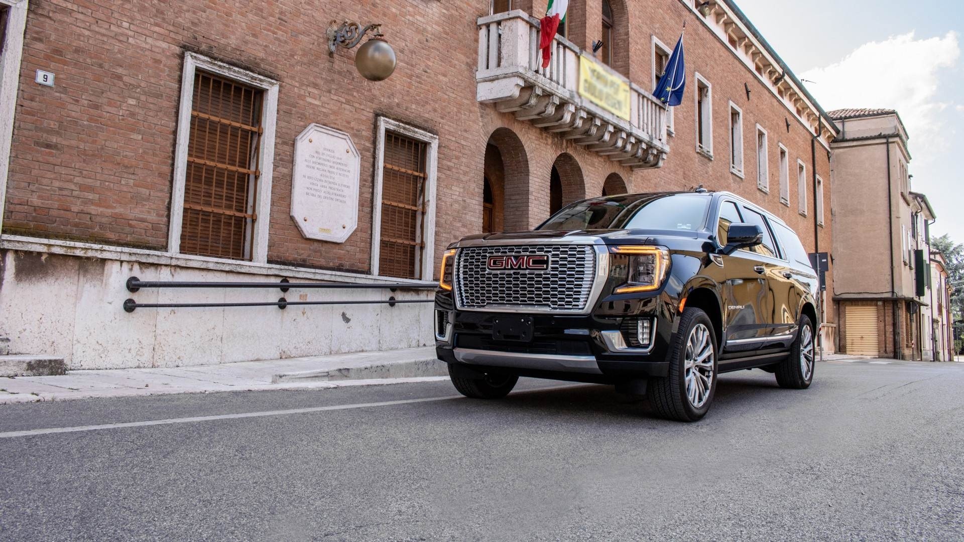 GMC Yucon Denali: le immagini ufficiali