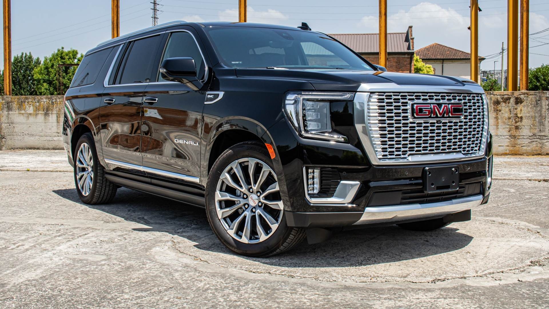 GMC Yucon Denali: le immagini ufficiali