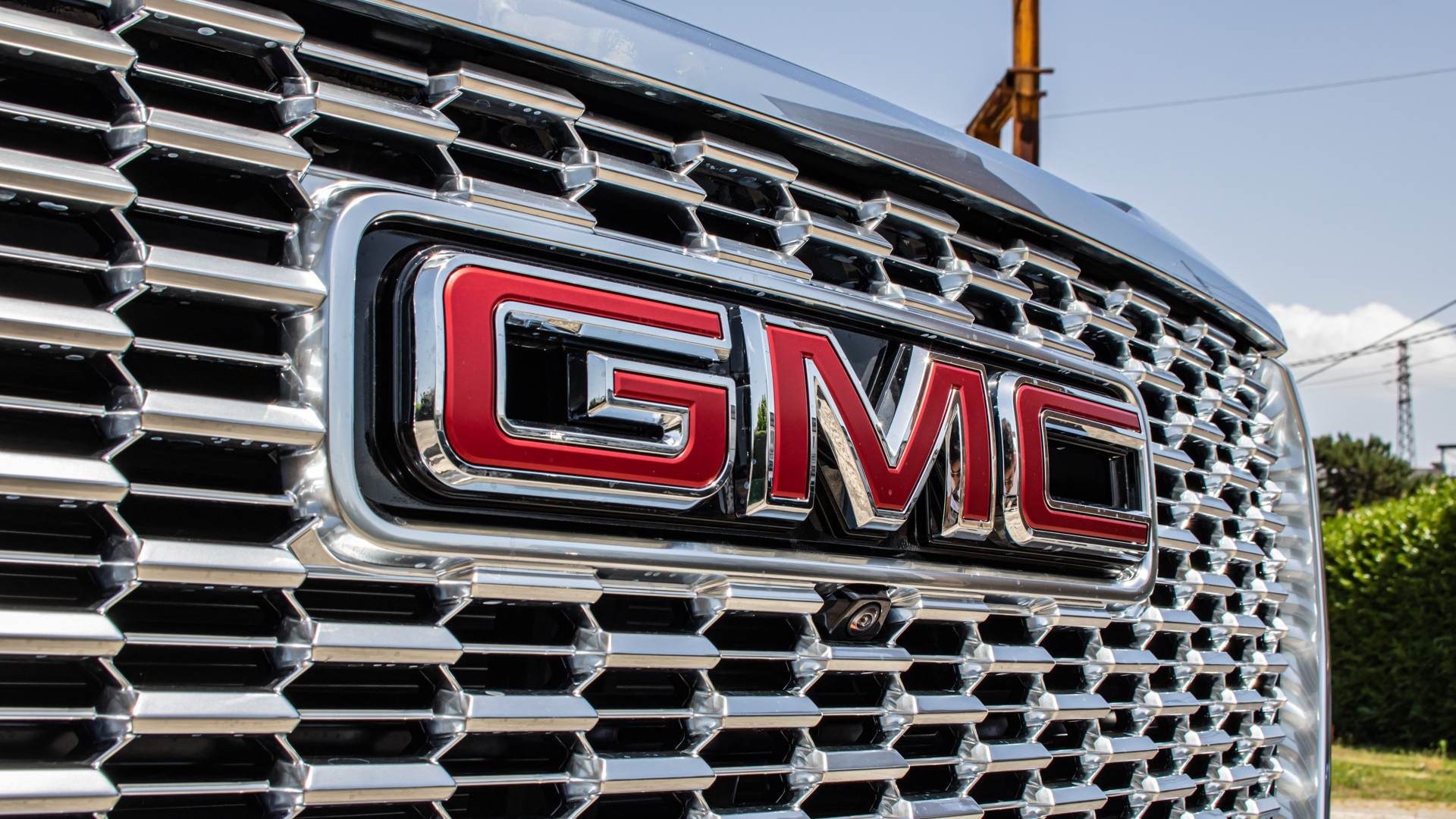 GMC Yucon Denali: le immagini ufficiali