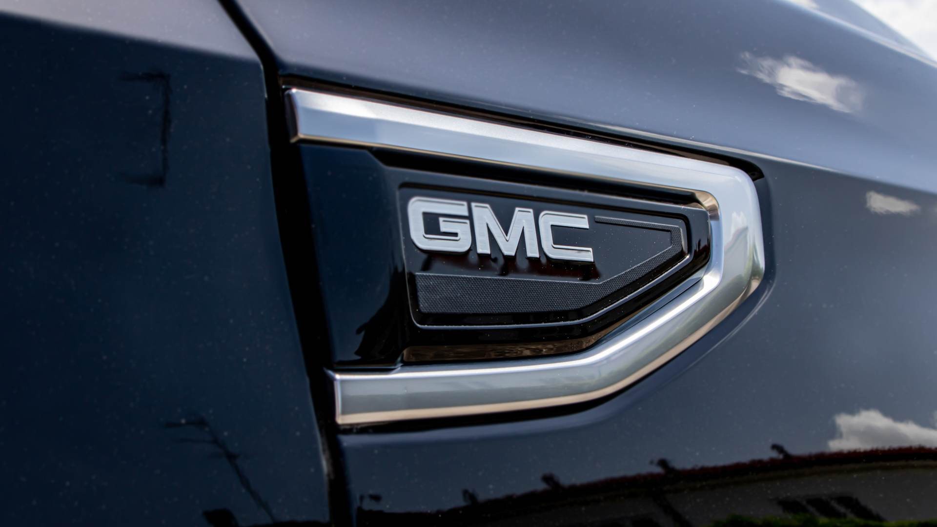 GMC Yucon Denali: le immagini ufficiali