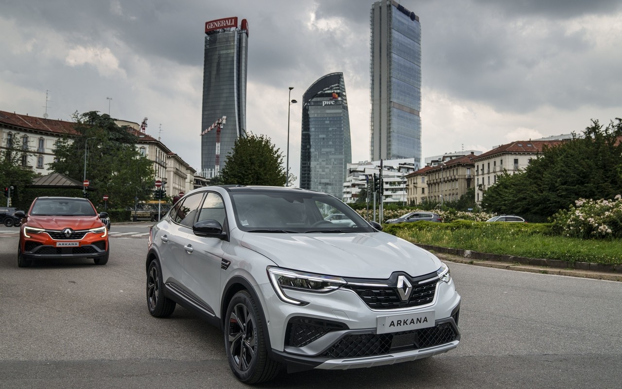 Renault Arkana E-TECH 145, nuove immagini ufficiali