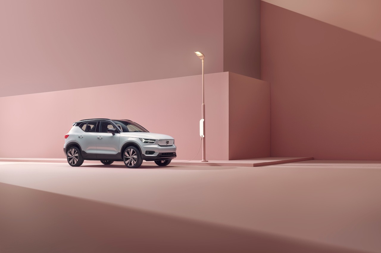 Volvo XC40 Recharge: immagini ufficiali e tecnologie di bordo