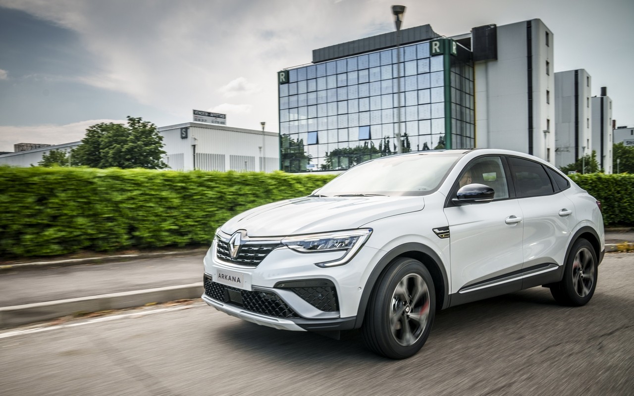 Renault Arkana E-TECH 145, nuove immagini ufficiali