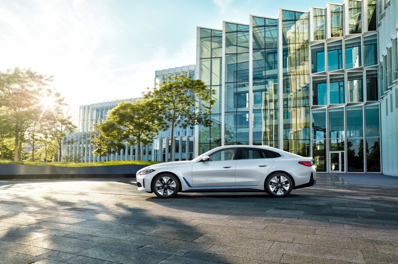 Bmw i4 2021: immagini ufficiali