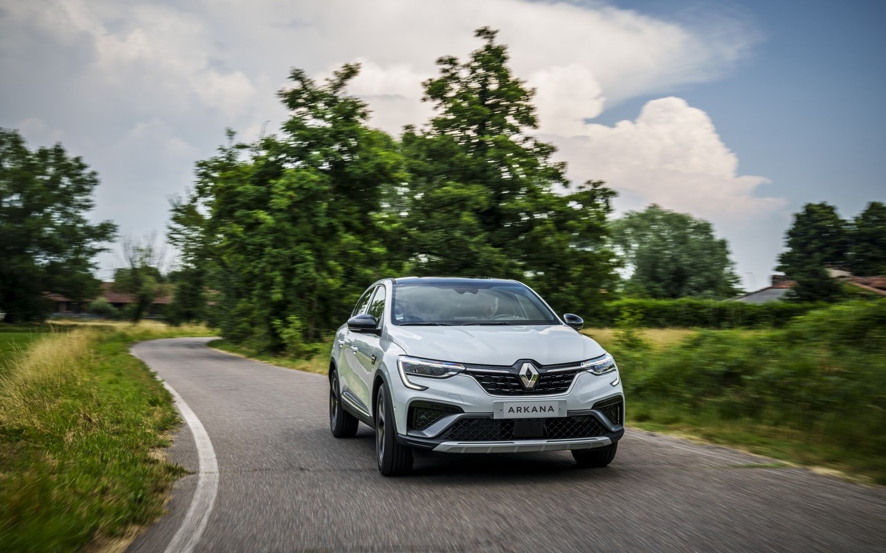 Renault Arkana E-TECH 145, nuove immagini ufficiali