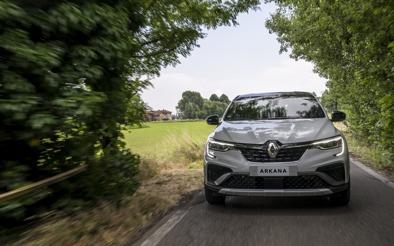 Renault Arkana E-TECH 145, nuove immagini ufficiali