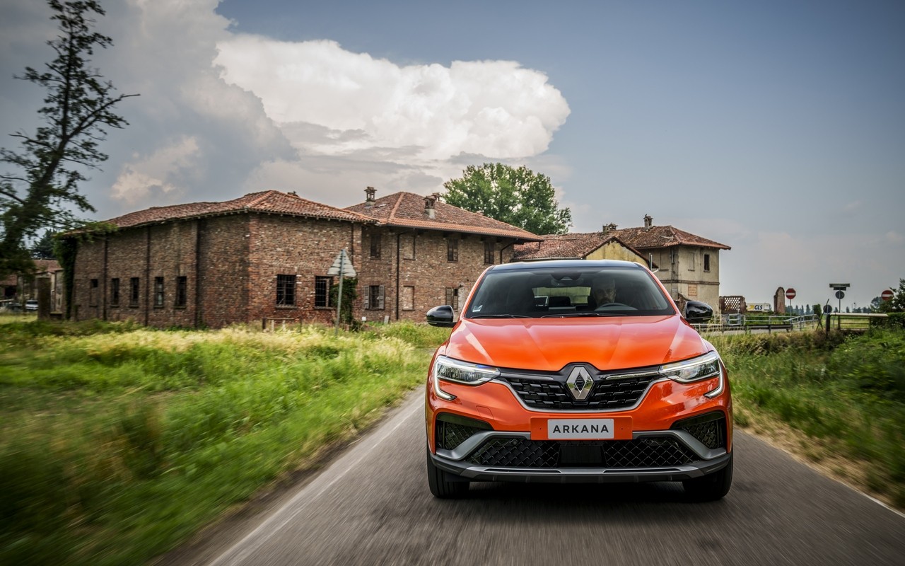 Renault Arkana E-TECH 145, nuove immagini ufficiali