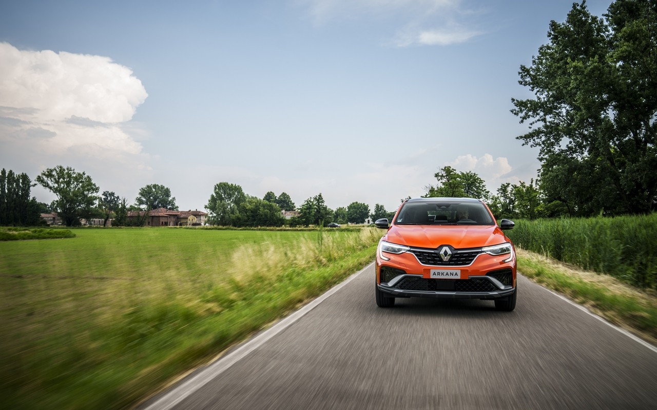 Renault Arkana E-TECH 145, nuove immagini ufficiali