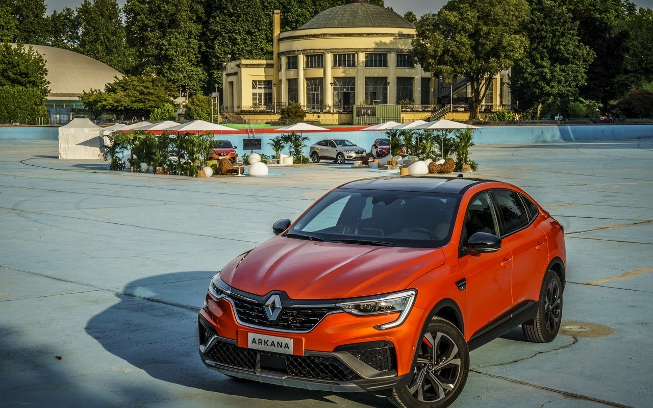 Renault Arkana E-TECH 145, nuove immagini ufficiali