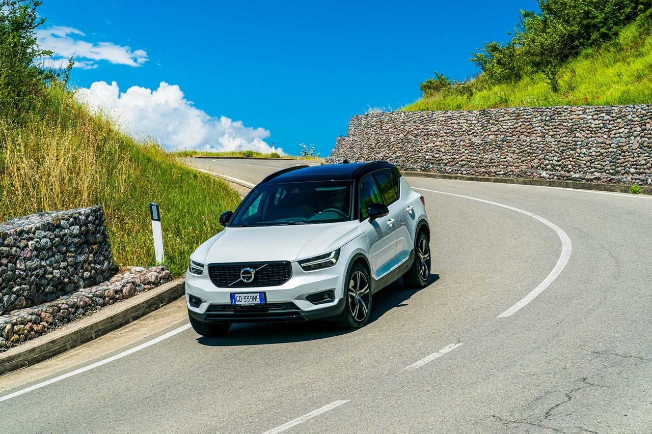 Volvo XC40 Recharge: immagini ufficiali e tecnologie di bordo