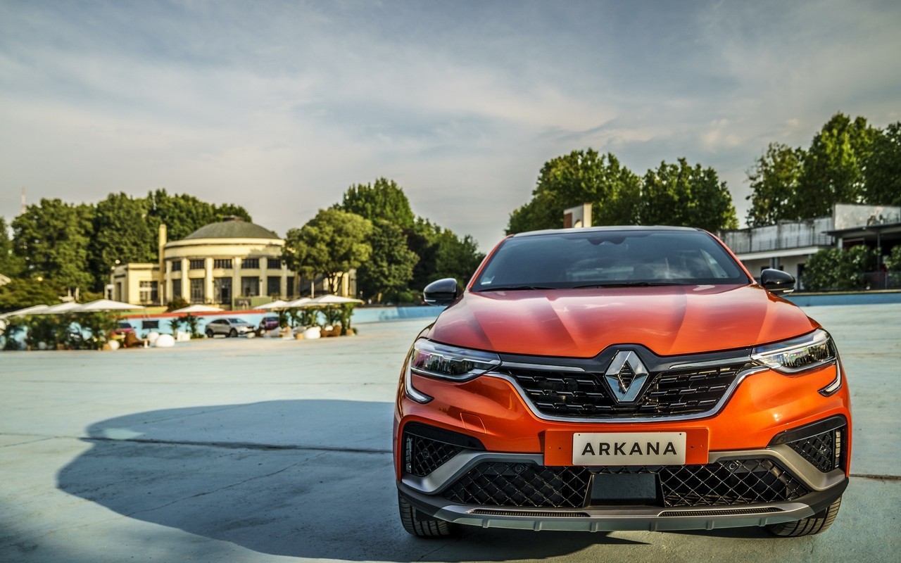 Renault Arkana E-TECH 145, nuove immagini ufficiali