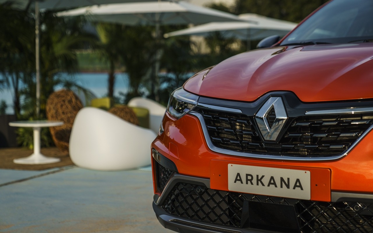 Renault Arkana E-TECH 145, nuove immagini ufficiali