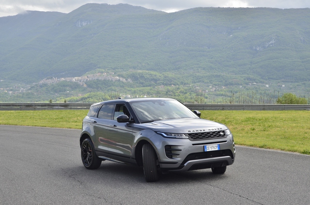 Range Rover Evoque D200 MHEV AWD R-Dynamic S: prova su strada