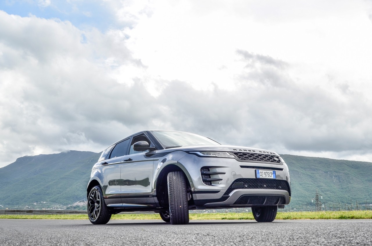 Range Rover Evoque D200 MHEV AWD R-Dynamic S: prova su strada