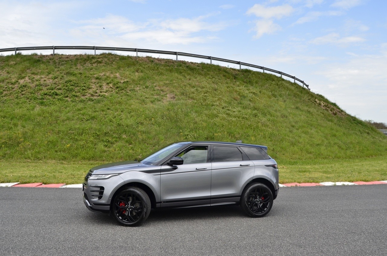 Range Rover Evoque D200 MHEV AWD R-Dynamic S: prova su strada