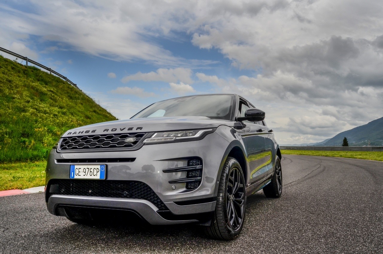 Range Rover Evoque D200 MHEV AWD R-Dynamic S: prova su strada