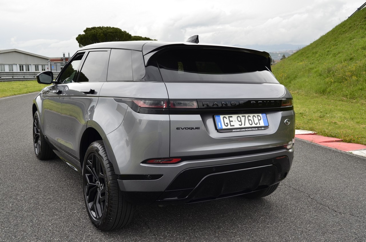 Range Rover Evoque D200 MHEV AWD R-Dynamic S: prova su strada