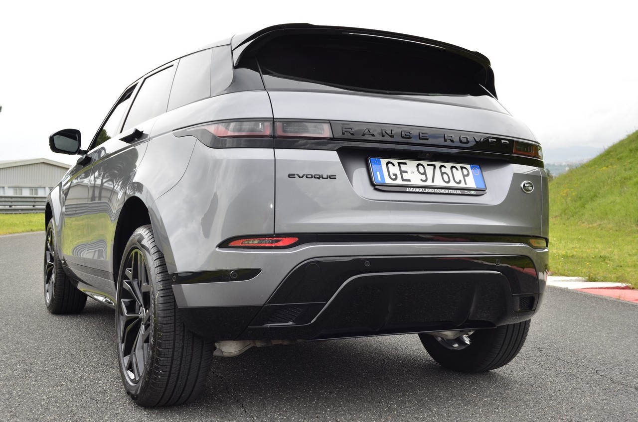 Range Rover Evoque D200 MHEV AWD R-Dynamic S: prova su strada