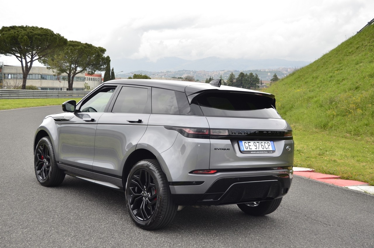 Range Rover Evoque D200 MHEV AWD R-Dynamic S: prova su strada