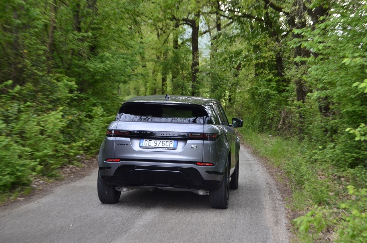 Range Rover Evoque D200 MHEV AWD R-Dynamic S: prova su strada