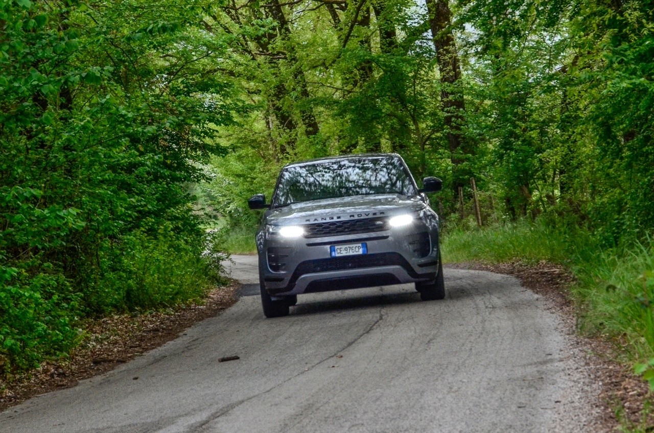 Range Rover Evoque D200 MHEV AWD R-Dynamic S: prova su strada