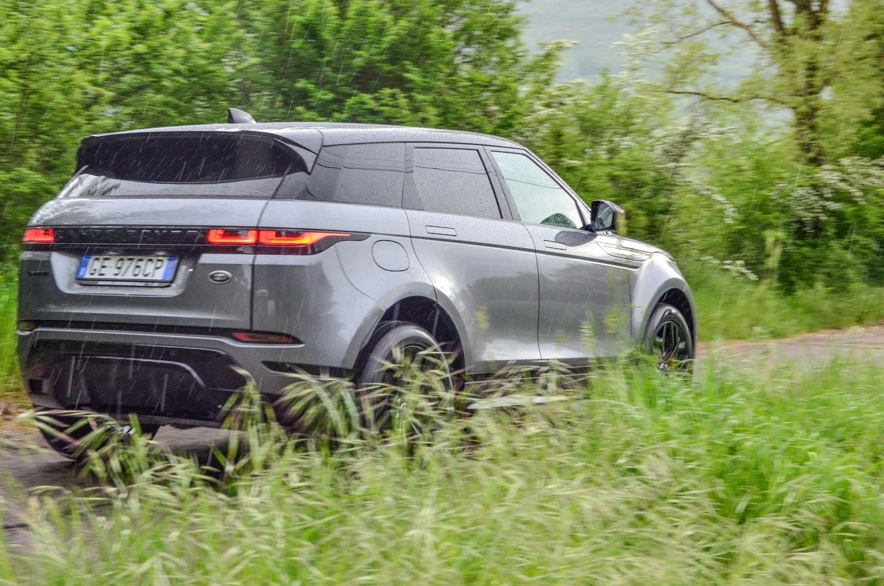 Range Rover Evoque D200 MHEV AWD R-Dynamic S: prova su strada