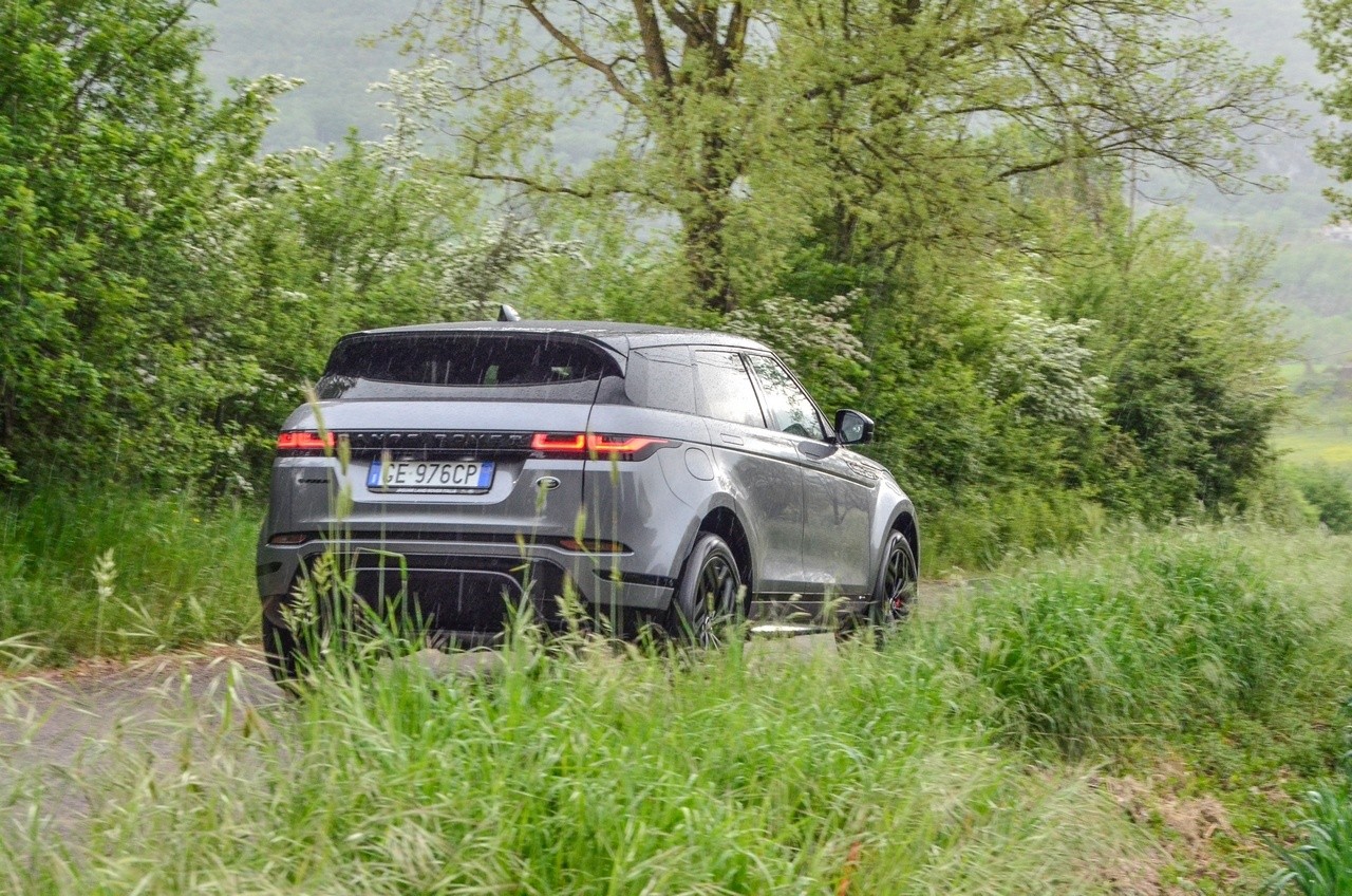 Range Rover Evoque D200 MHEV AWD R-Dynamic S: prova su strada