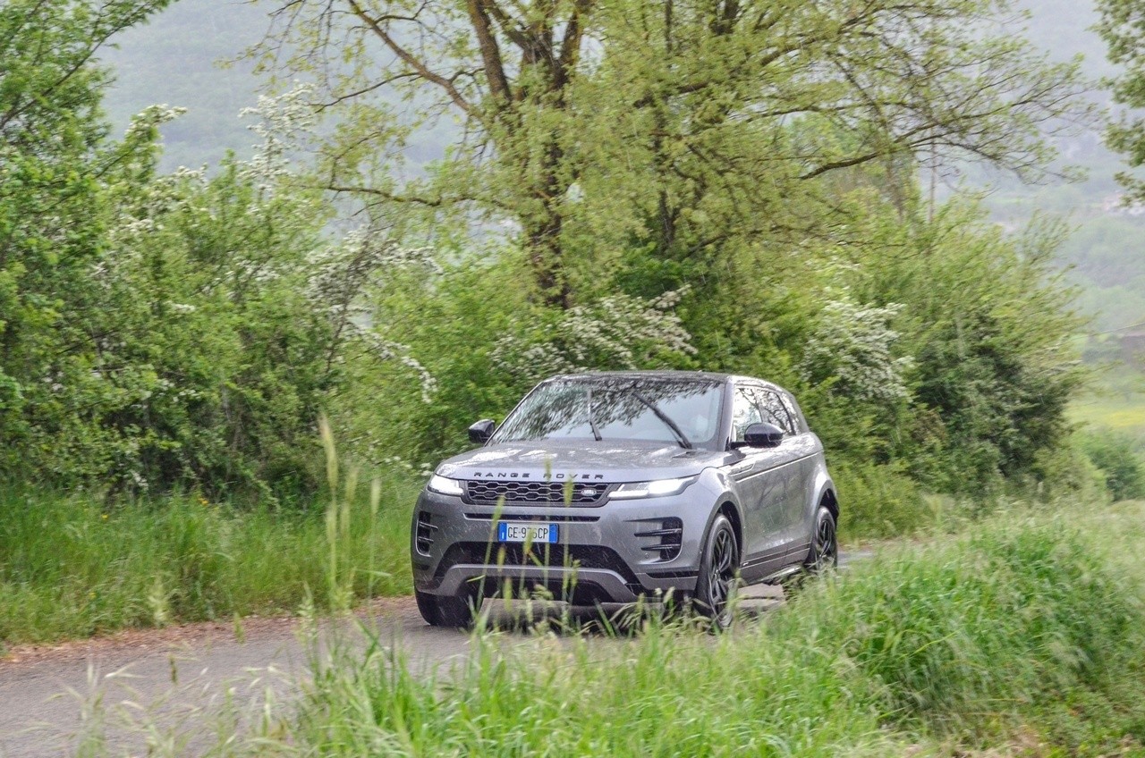 Range Rover Evoque D200 MHEV AWD R-Dynamic S: prova su strada