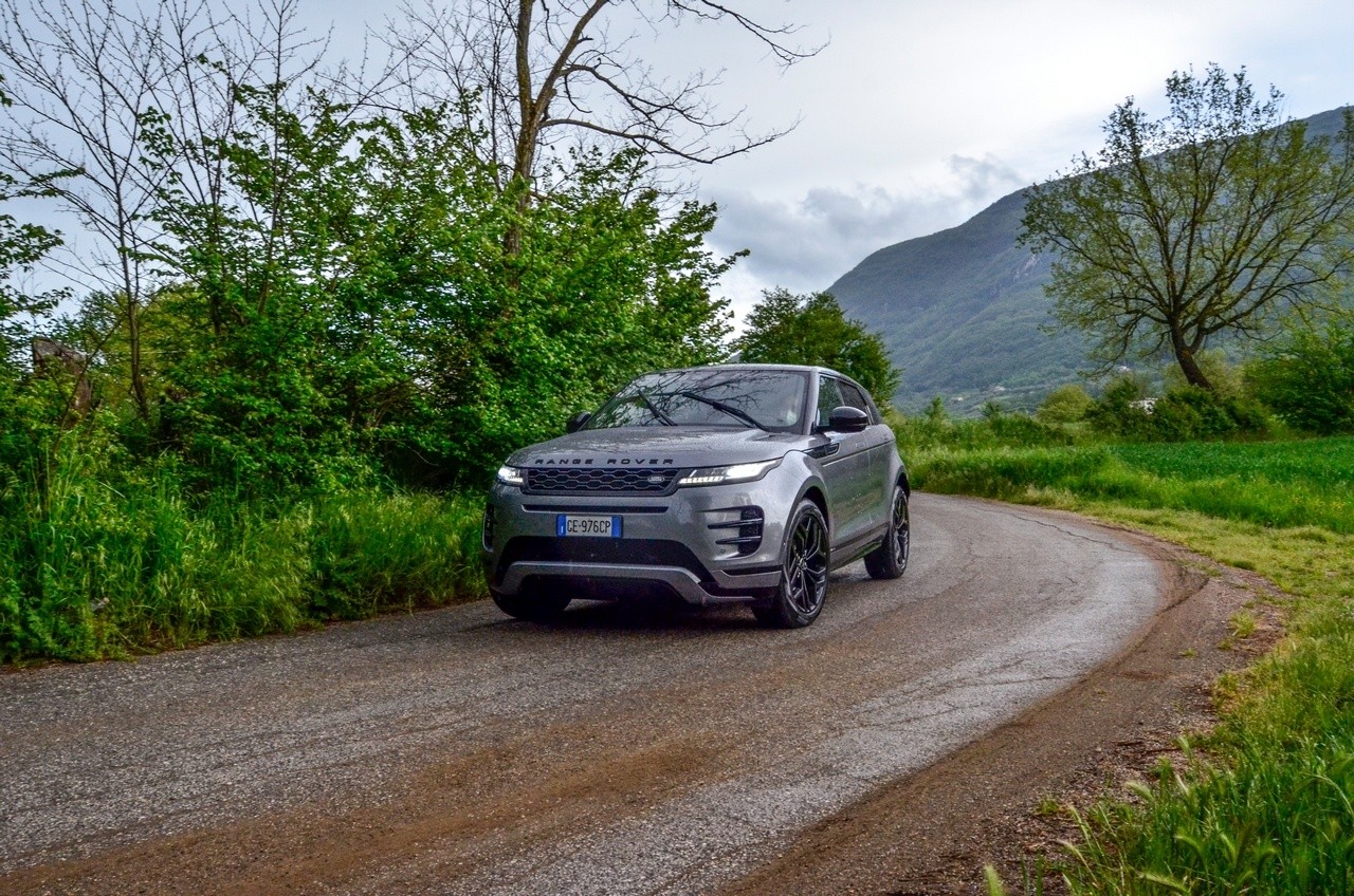 Range Rover Evoque D200 MHEV AWD R-Dynamic S: prova su strada