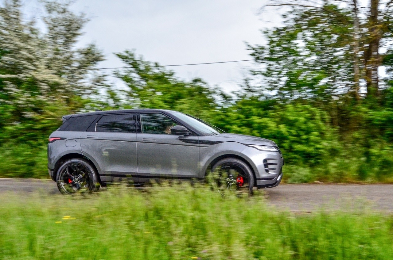 Range Rover Evoque D200 MHEV AWD R-Dynamic S: prova su strada