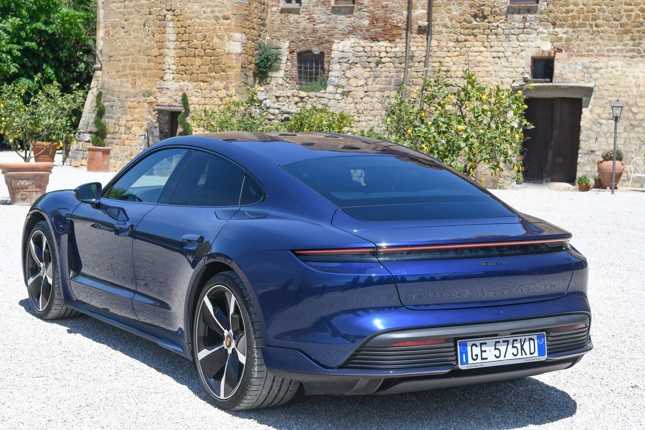 Porsche Taycan RWD: la prova su strada