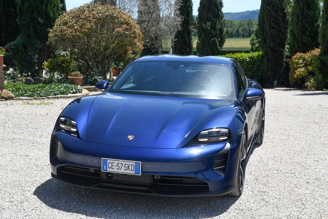 Porsche Taycan RWD: la prova su strada